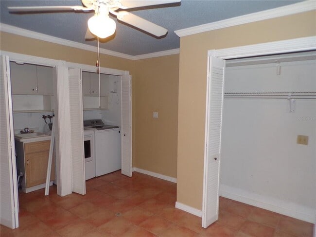 Building Photo - 270 Belaire Ct