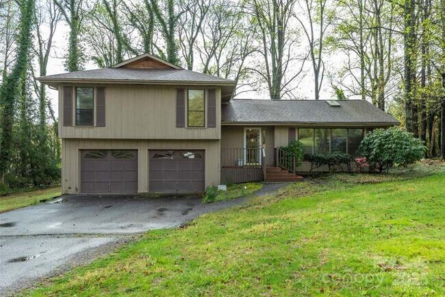 Building Photo - 411 Holly Hill Dr