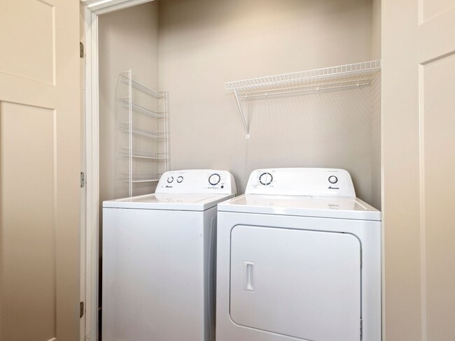 Building Photo - **UPSCALE BUENA VISTA HOME MINUTES FROM GERMANTOWN AND DOWNTOWN NASHVILLE**