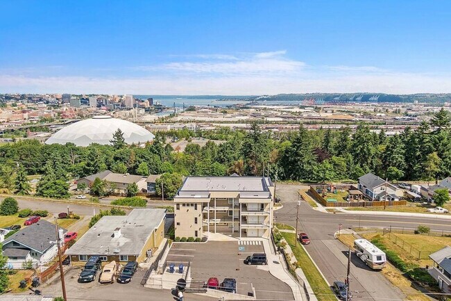 Building Photo - 624 E 32nd St