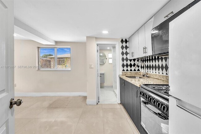 Building Photo - 921 NW 110th St