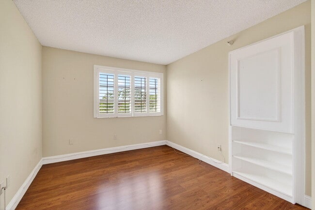 Building Photo - 157 Yacht Club Way