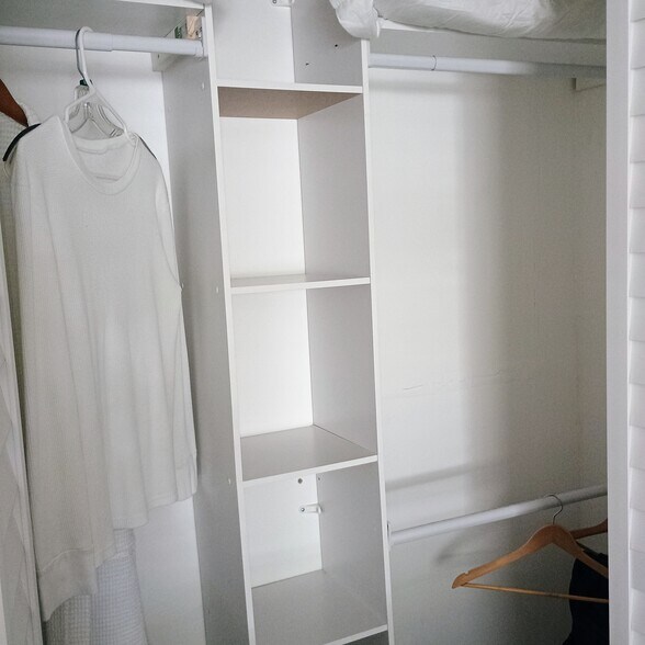 Building Photo - 1033 NW 7th Ter