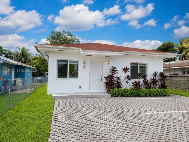 Building Photo - 3027 NW 23rd Ave