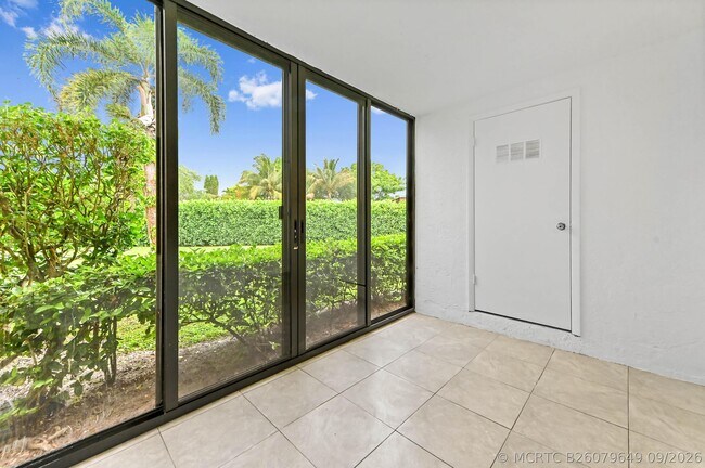 Building Photo - 319 Knotty Pine Cir