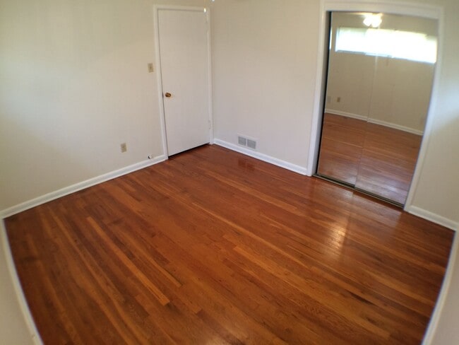 Building Photo - Charismatic 3 Bed 2 Bath Home!