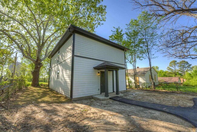 Building Photo - 903 Orphanage Ave