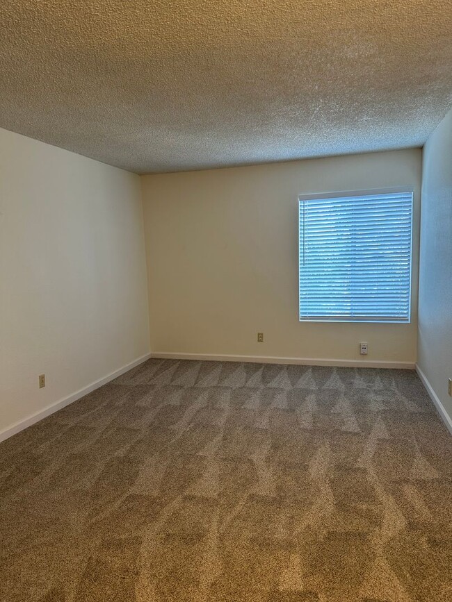 Building Photo - LA MESA GEM...MOVE IN READY! SPACIOUS 1-BE...