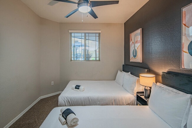 Building Photo - 1275 E University Dr