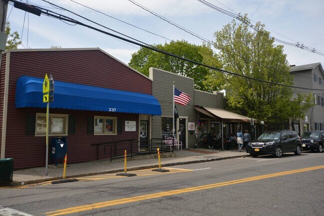 Building Photo - 99 Bayview Ave