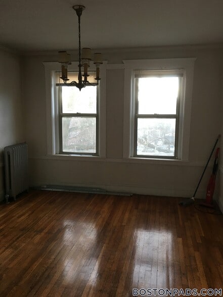 Building Photo - 96 Maple St