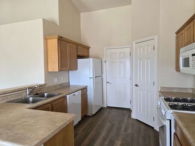 Building Photo - Southern View Subdivision Townhome