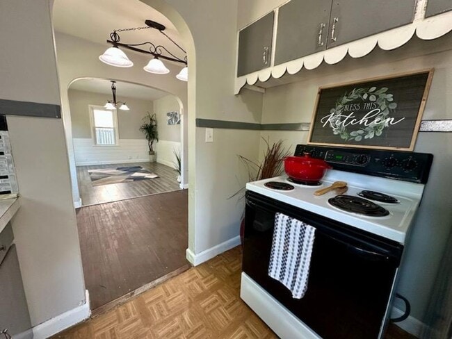 Building Photo - 3 bed, 1 bath home for rent in Waterloo
