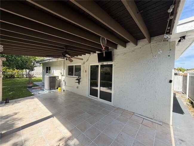 Building Photo - 3613 SW 112th Pl