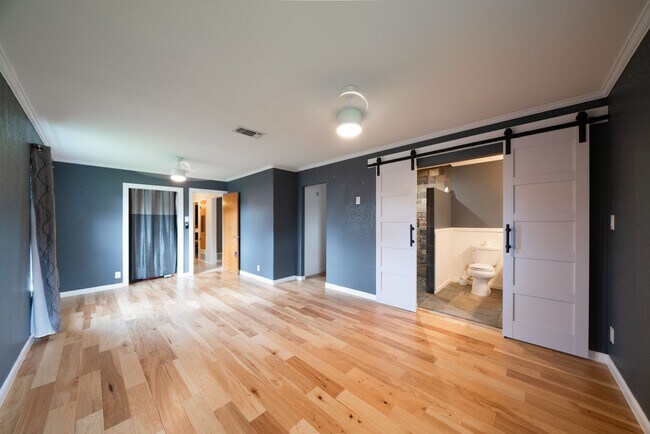 Building Photo - Updated 3-Bedroom Home with Private Yard &...