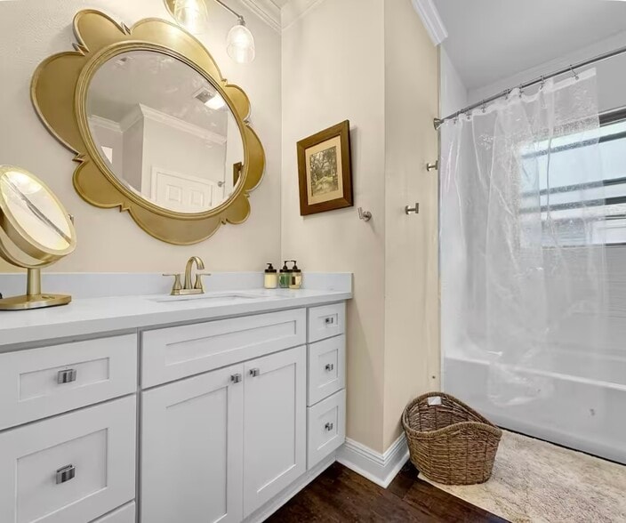 Bathroom - 2508 Myrtle St