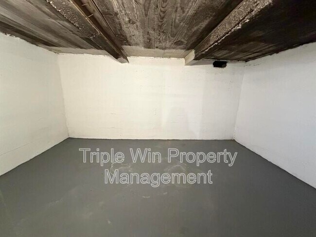 Building Photo - 8385 Latty Ave