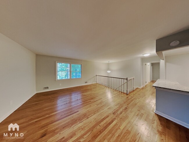 Building Photo - 6489 Lynn Dale Ln