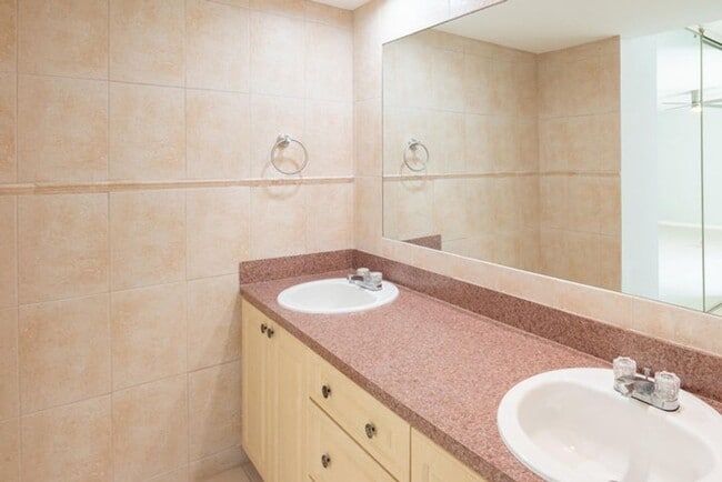 Building Photo - 1700 Embassy Dr