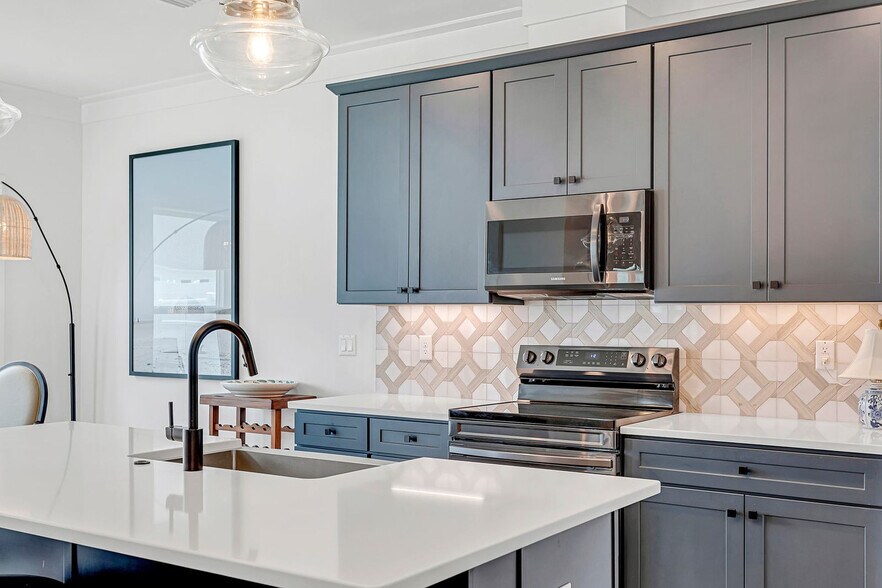 Building Photo - 22811 Ann Miller Rd