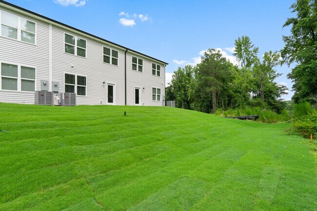 Building Photo - *ONE MONTH FREE* 3 Bedroom/2.5 Bath/1 Car Garage Townhome