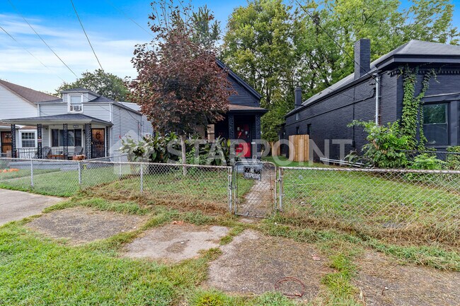 Building Photo - 2631 Northwestern Pkwy