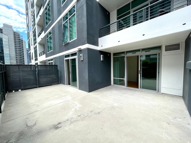 Building Photo - Bright 1B/1BA located at Acqua Vista in Do...