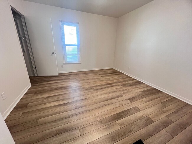 Building Photo - Updated Three Bedroom Home on the NE side of Grand Rapids!