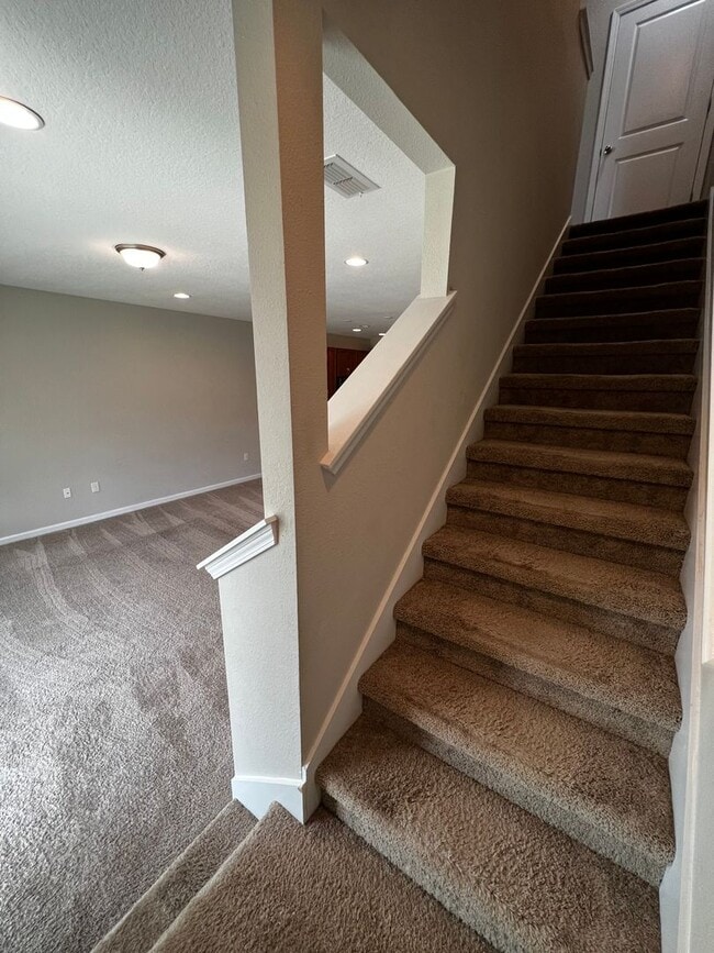 Building Photo - 3/2.5 Townhome in Holly Forest!