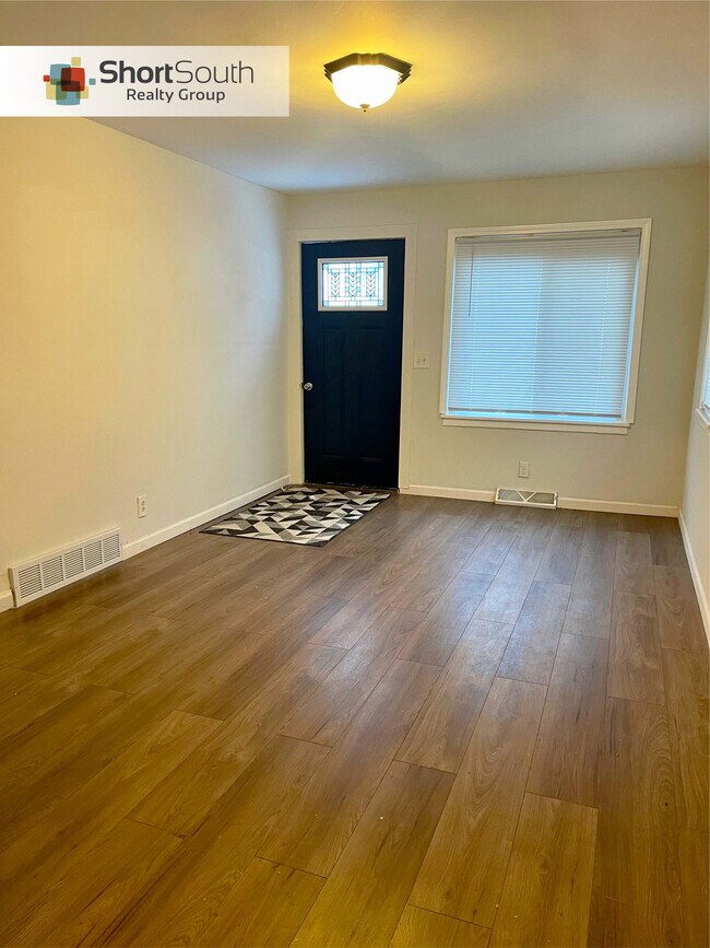 Building Photo - 513 S Fairview Ave