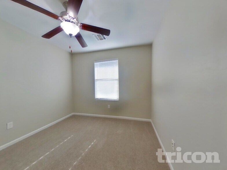 Building Photo - 12551 W Hummingbird Terrace