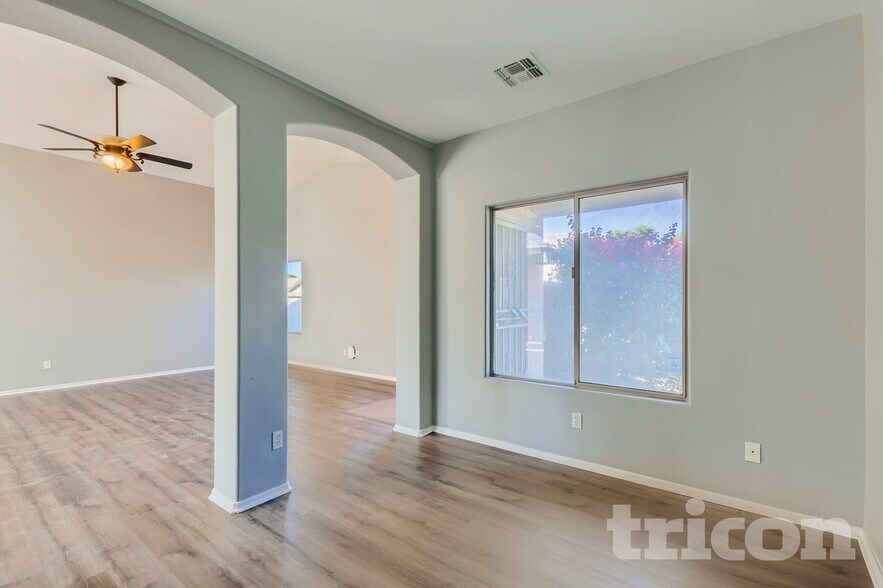 Building Photo - 44196 Vineyard St