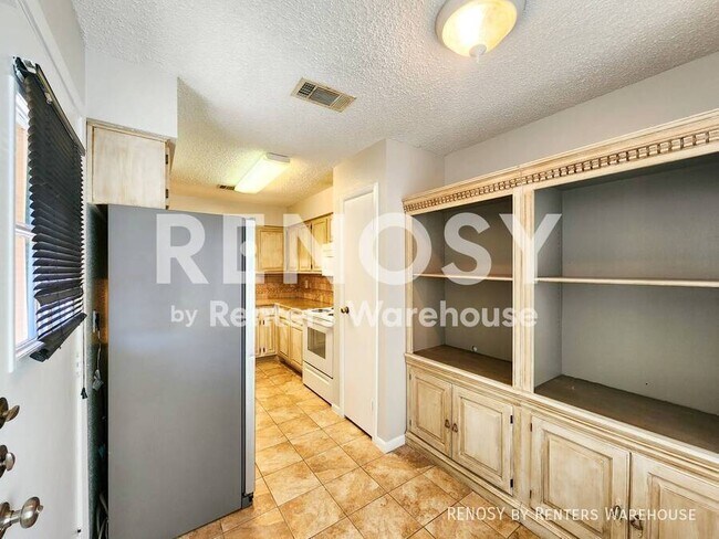 Building Photo - 17742 Kings Park Ln