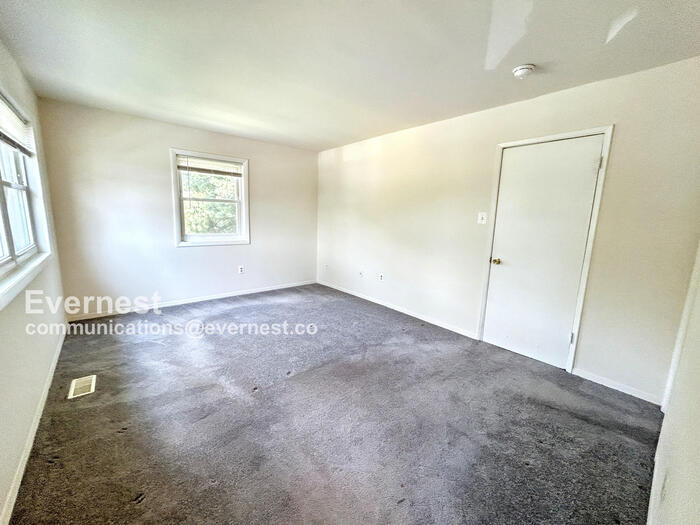 Building Photo - 1382 Ironwood St