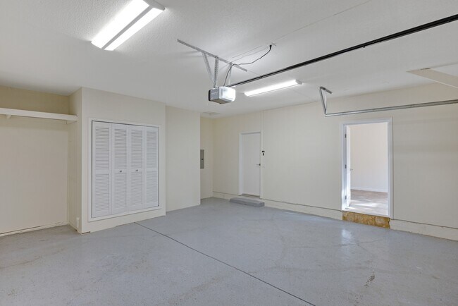 Building Photo - 9168 Eastside Rd