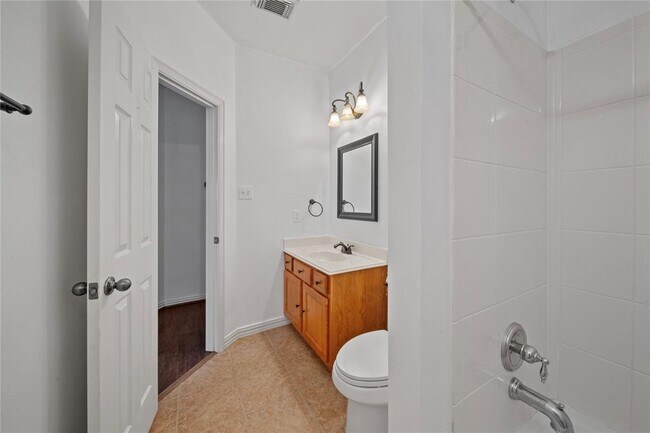 Building Photo - 7030 Thistlewood Park Ct
