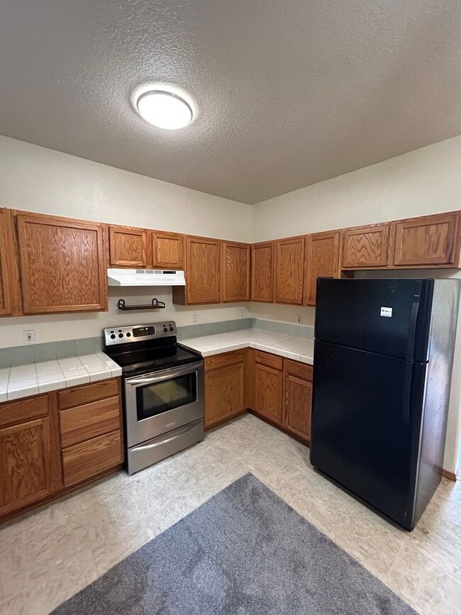 Building Photo - Fabulous 2 bed, 2 bath townhome with garage available for lease!