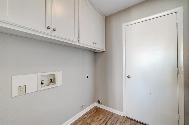 Building Photo - 1406 Hyridge Cir