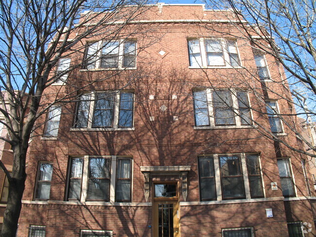 Building Photo - 2116 W Berteau Ave