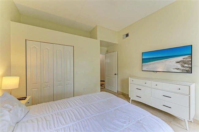 Building Photo - 3605 54th Dr W