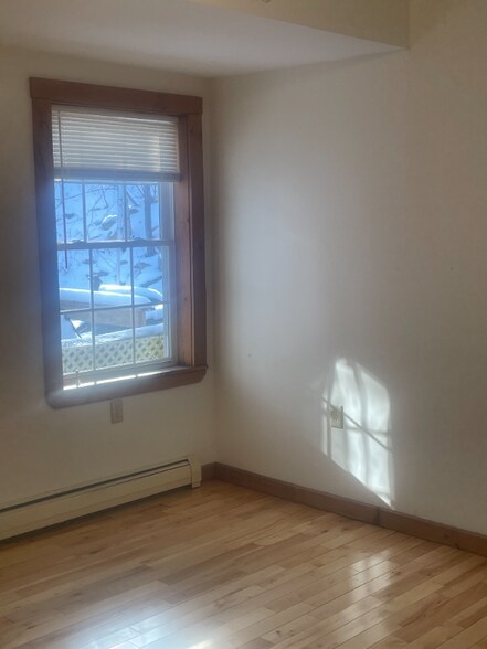 Building Photo - 686 Sebago Rd