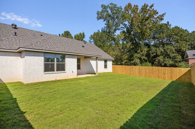 Building Photo - 3190 Dogwood Pk Blvd