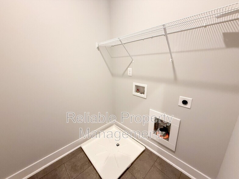 Building Photo - 4 S Laird Dr