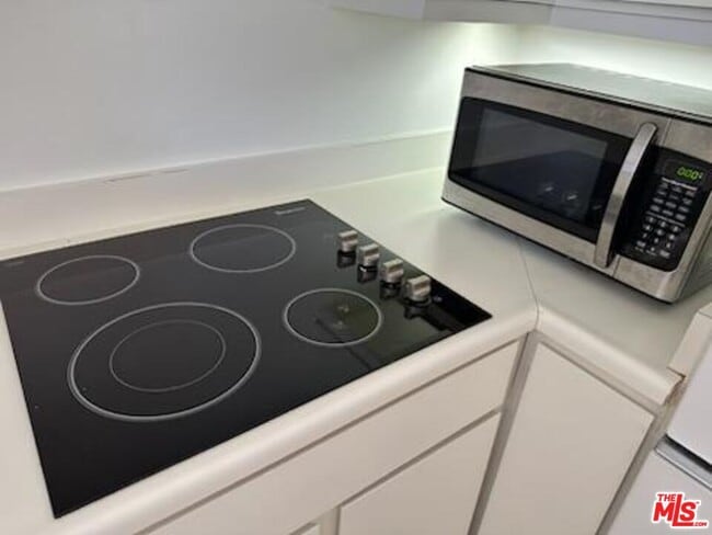 Building Photo - 2160 Century Pk E