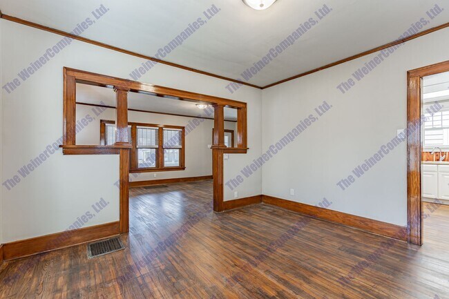 Building Photo - 606 W White St