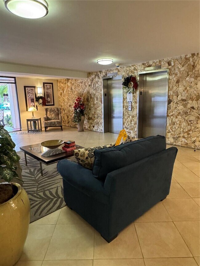 Building Photo - 2940 N Course Dr