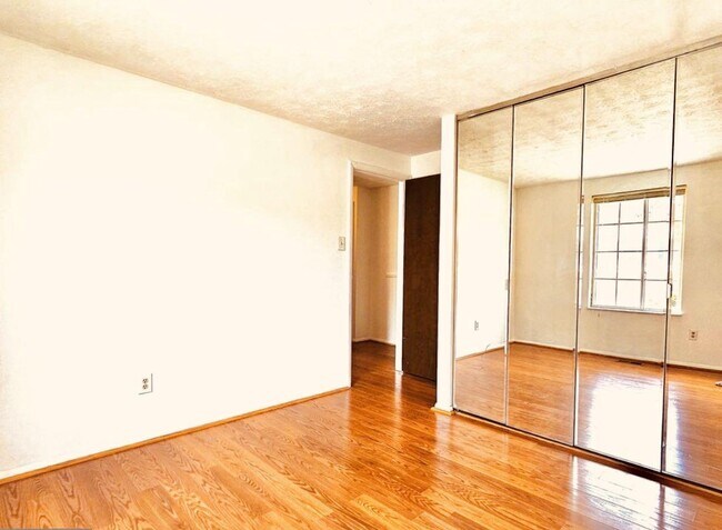 Building Photo - 8465 Summer Breeze Ln