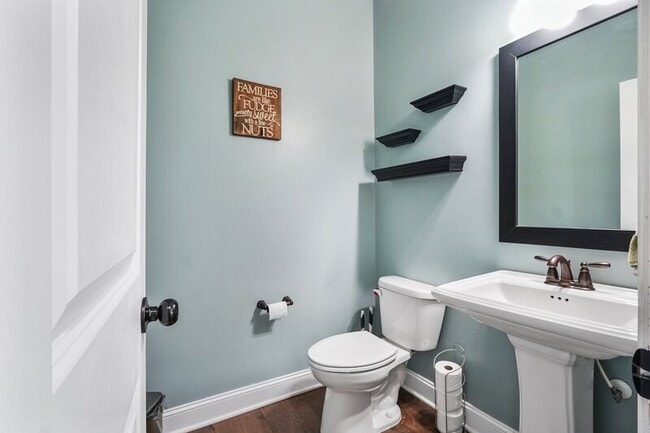 Building Photo - 501 Daylily Ct