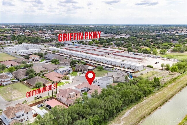 Building Photo - 36 Cottonwood St