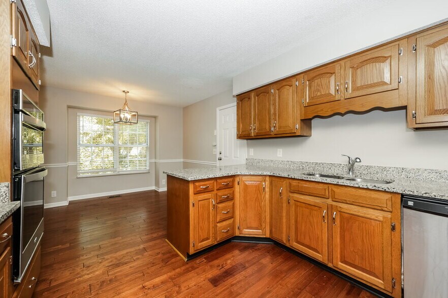 Building Photo - 3933 Hillshire Dr